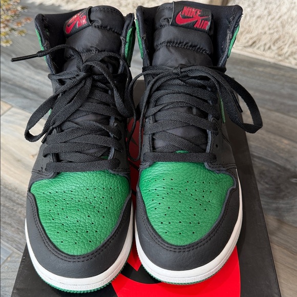 Nike Air Jordan 1 retro High pine Green Black Sneakers - Picture 2 of 8